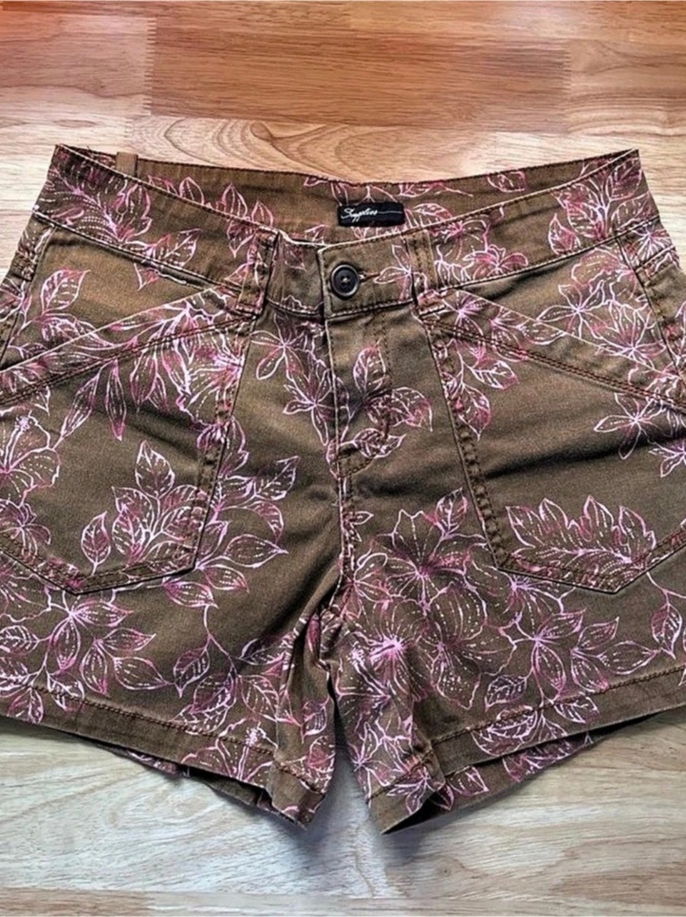 Supplies by UNIONBAY Floral Print Cargo Shorts Brown & Pink Size 8 / 29W